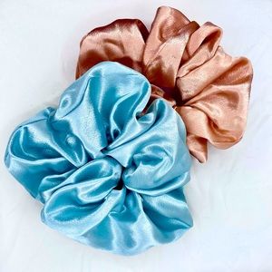 XL Bubblegum 2pcs La Bijoux Cabello Satin Silk Luxury Scrunchies Bundle